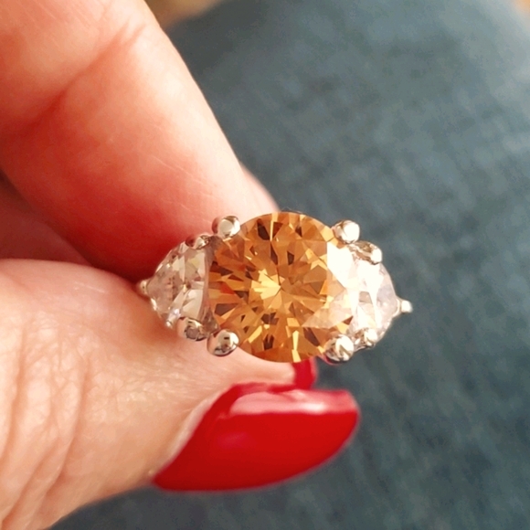 Cubic zirconia cocktail ring - Picture 2 of 4